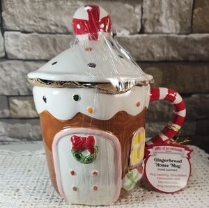 Brand New -Mr.Christmas XL Ceramic Gingerbread House Mug 23oz W/lid Hand Painted